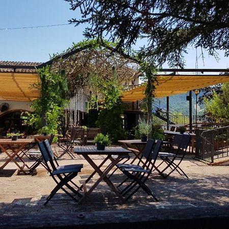 וילאדראו Hostal La Guineu מראה חיצוני תמונה